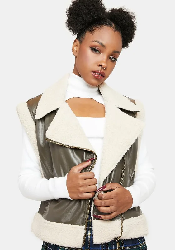 Women's Stylish Outdoor Outfit Olive Shady Players Faux Sherpa Vest