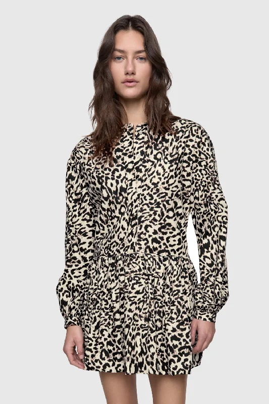 Versatile Outfits Khloe Flowy Dress