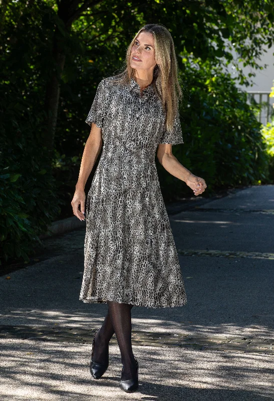 Quick Grab Deals Animal Print Midi Shirt Dress